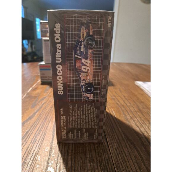 Vintage 1991 AMT Ertl NASCAR Sunoco Ultra Oldsmobile #94 Race Car Model Kit - Picture 5 of 6